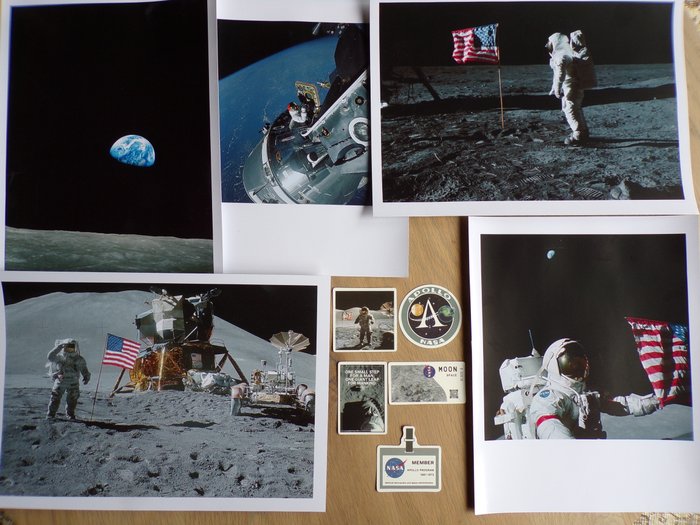 NASA - Rymdmemorabilia - Fem Apollo-arkivfoton och fem NASA-klistermärken. - 1970-1980