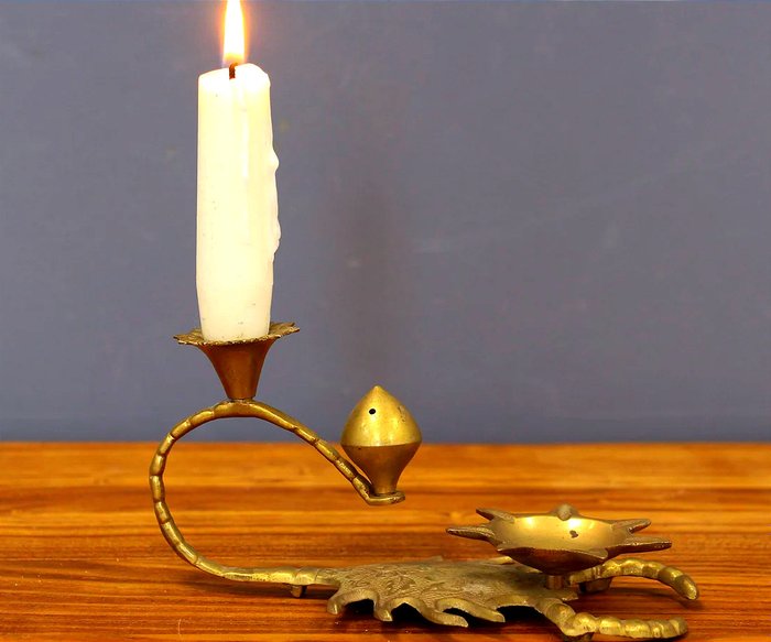 Kerzenhalter Kerzenständer aus Messing im Vintage-Stil in Form eines Skorpions: Exotische Eleganz und - Messing