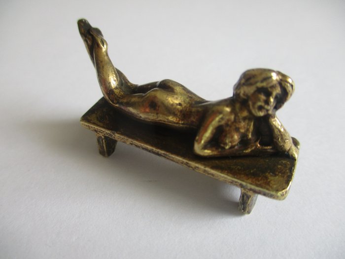 雕像 - Statuette Damen Akt Miniatur, Wiener bronze - 青铜（镀金）