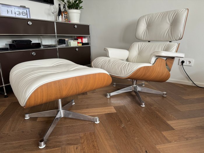 Vitra - Charles & Ray Eames - 安乐椅 - 休闲椅和脚凳 - 皮革, 铝, 白色核桃