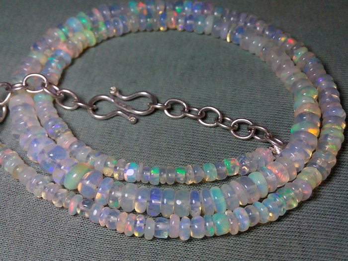 Perles d'opales naturelles - 45,8 cts - Crochet en argent 925- 9.16 g