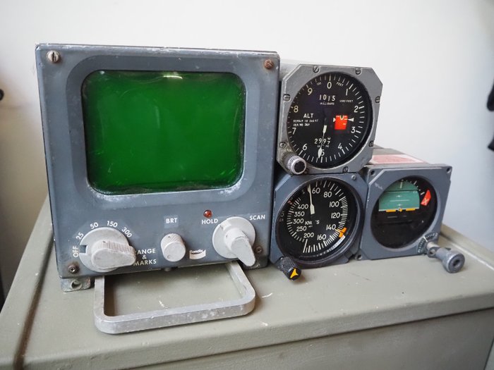 Boeing - Piese și dispozitive pentru aeronave - Trei cadrane de instrumente în cabina de pilotaj și un indicator radar - 1970-1980