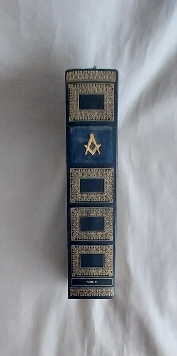 Case - Book with secret cache on the theme of Freemasonry, ring in gilded bronze and gilded copper