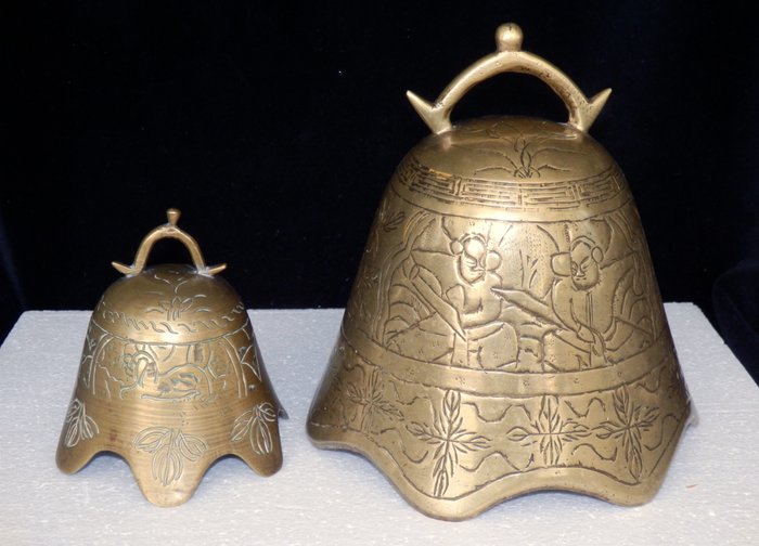 Decorative bell (2) - 2 Antieke Oosterse Kloosterbellen met mooie klank - Far East - China 