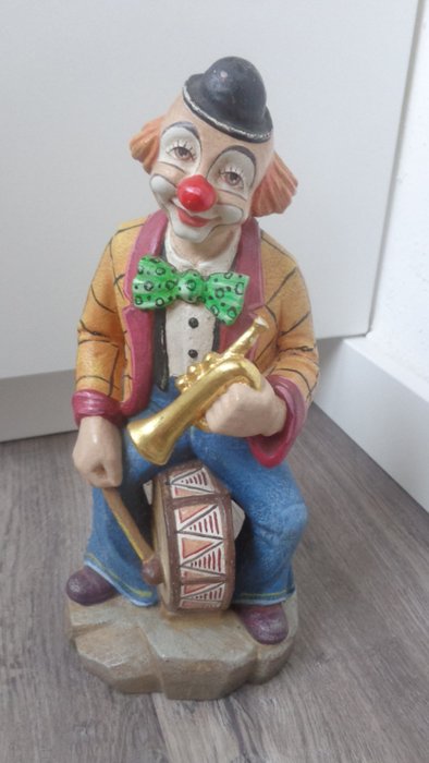 雕刻, farbige Holzfigur - sitzender Clown mit Trompete und Trommel  - Handarbeit - 24 cm - 木