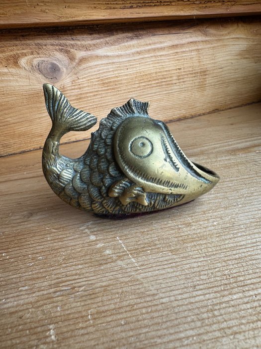 In the style of Walter Bosse - Aschenbecher - Fish - Bronze