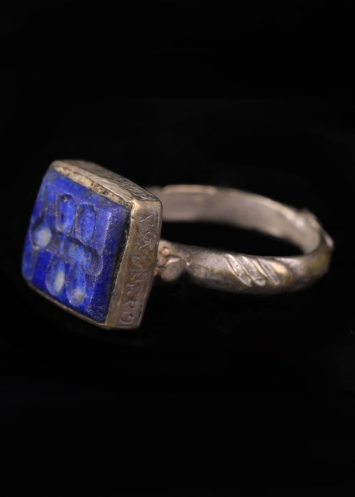 império Otomano Metal prateado Anel com Lápis Lazuli Entalhe com Inseto  (Sem preço de reserva)