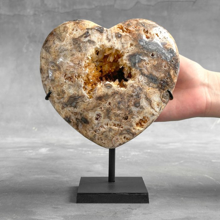 AUCUN PRIX DE RÉSERVE - Merveilleux cristal de quartz En forme de coeur sur un support personnalisé - Hauteur : 19 cm - Largeur : 14 cm- 2000 g - (1)