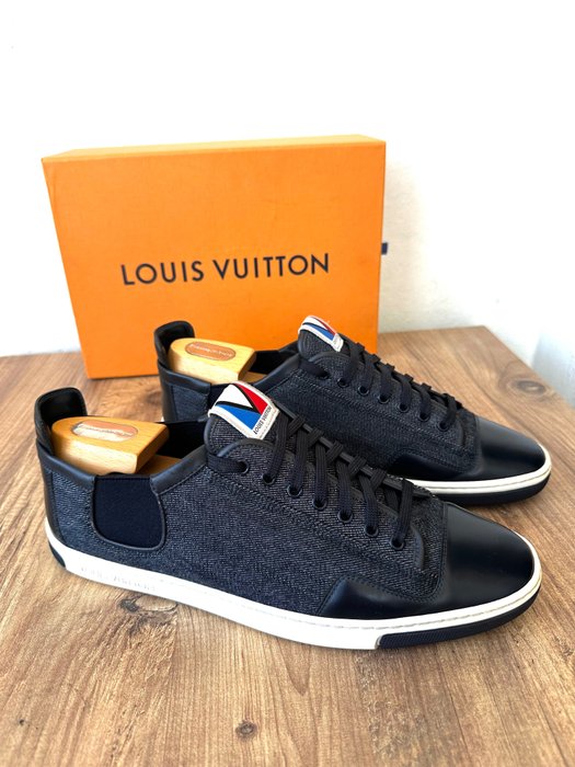 Louis Vuitton - Sneakers - Size: Shoes / EU 43, UK 9