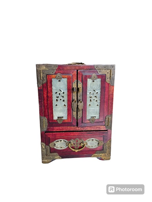 Schrank - Chinesische Schmuckschatulle - China - 20. Jahrhundert - Holz, Rosenholz, Messing, Jade-Plakette