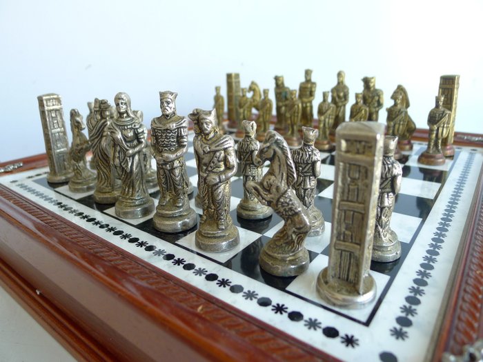 Vintage Echiquier et jeu ( Italfama ?) 1970/80 en metal chromé et Bronze - Chess set - chrome and bronze metal