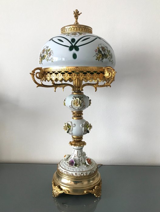 Capodimonte - Tischlampe - Tischlampe mit Blumen - Metall verkupfert, Opalglas, Porzellan.