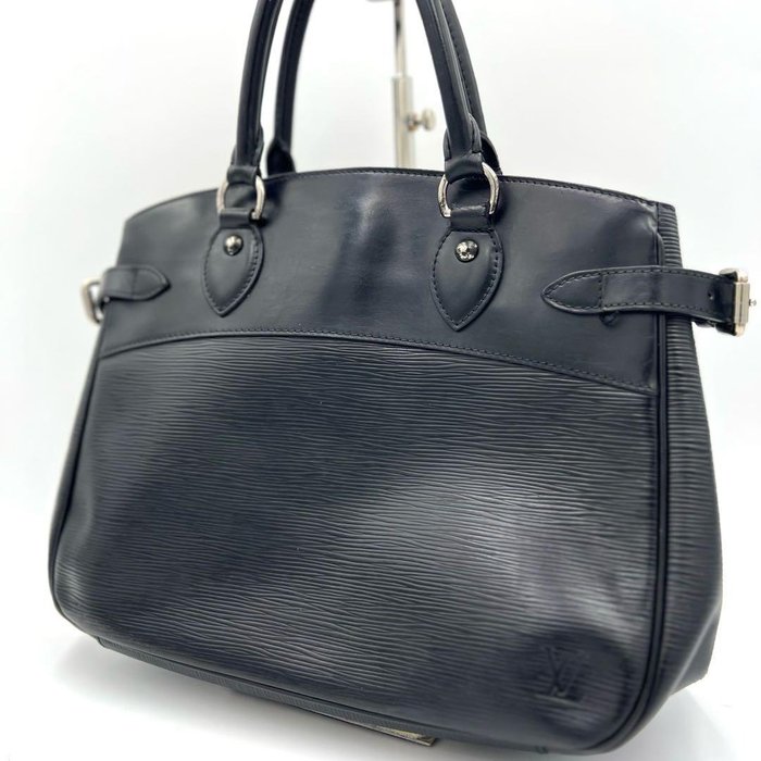 Louis Vuitton - Passy - Handbag