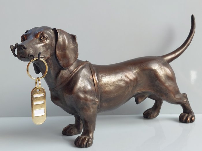 Skulptur, Basset hound  (Bassotto) porta orologio - 18 cm - Legierung
