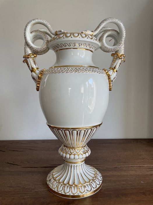 Meissen - Vase -  Vase mit Schlangenhenkel  - Porzellan