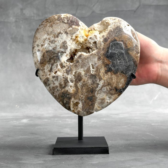 NO RESERVE PRICE - Wonderful Zebra Crystal Heart on a custom stand - - Height: 20 cm - Width: 14 cm- 1900 g