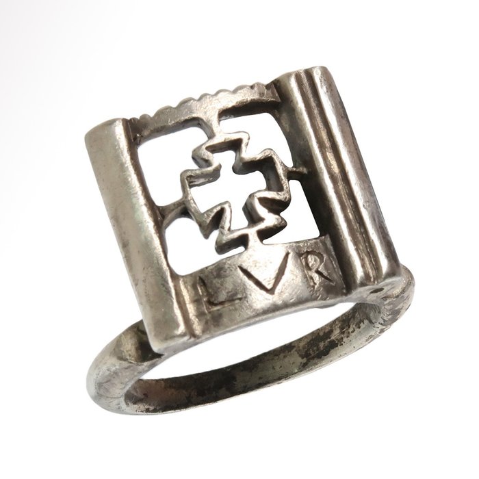 拜占庭帝國 銀 鏤空銀戒指，附十字架和銘文