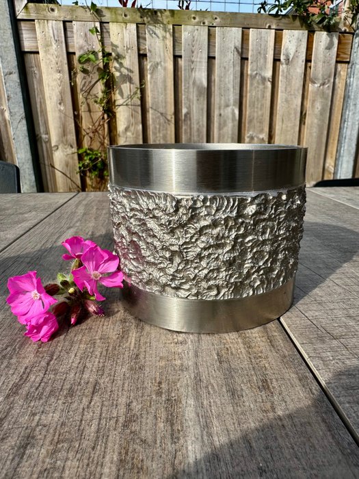 Vase -  Vase im brutalistischen Design (Ø11,2cm/1,2kg)  - Bronze