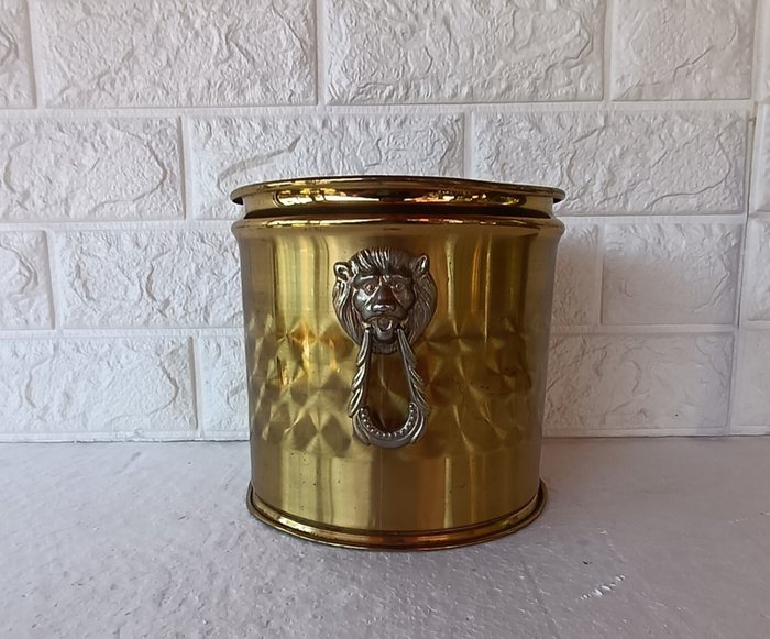 Champagne cooler -  Brass champagne bucket with lion heads, chill champagne. - Brass