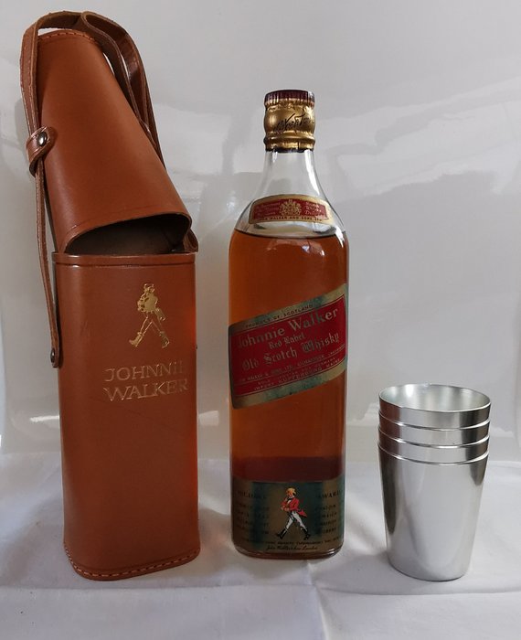 Johnnie Walker - Red Label w/ cork stopper, leather pouch & 4 metal cups  - b. 1960s - no volume on label