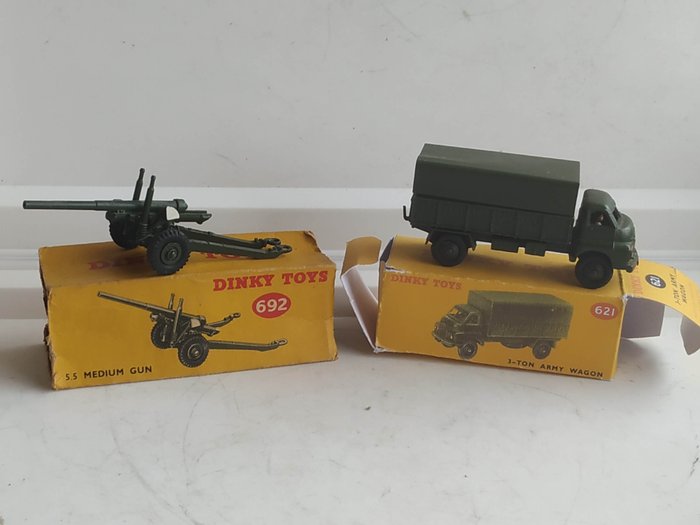 Dinky Toys 1:48 - Modell militärt fordon - Mint model First Issue British Army "5.5 Medium Gun"no.692 - In Originele Eerste Serie "Picture"-Box - Originalutgåva First Series Mint "BIG" Bedford 3-tons armévagn nr.621 - In Repro-Box - 1954