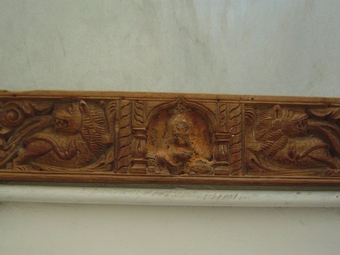 Panel med Ganesha og løver - Tre - India - århundre XVIII