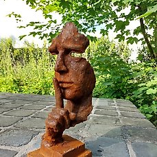Beeld, Garden statue rusty patina “The Silence” – 33 cm – IJzer (gegoten)