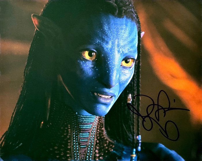 Avatar: The Way of Water (2022) - Signed by Zoe Saldana (Neytiri) - Autograph with COA