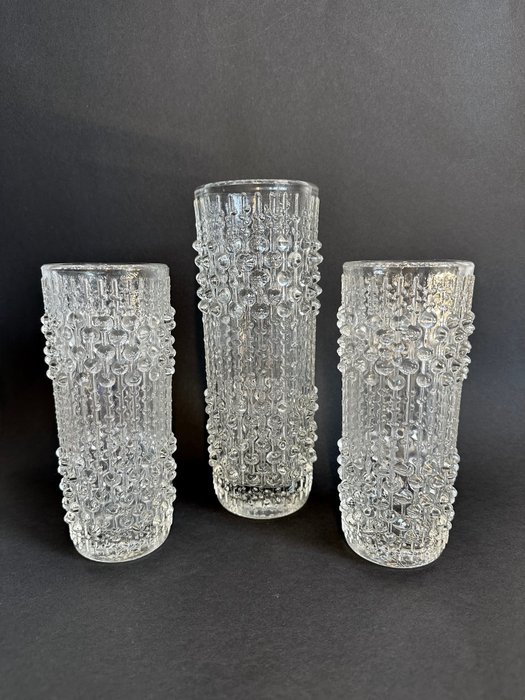 Three 1974's design "candle wax" vases - František Pečencý for Hermanova Hut - Vaas  - Geperst glas