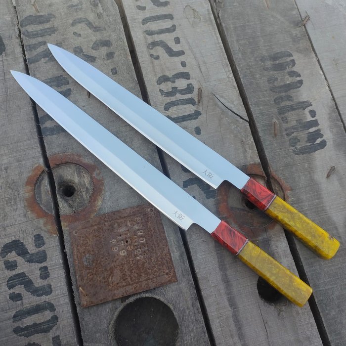 Küchenmesser - Japanisches professionelles Burja-Kochmesser mit gelbem und rotem Griff. Messer für speziell - Asien