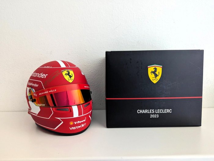 Ferrari  F1 Team - Formula 1 - Charles Leclerc - Helm im Maßstab 1/2 