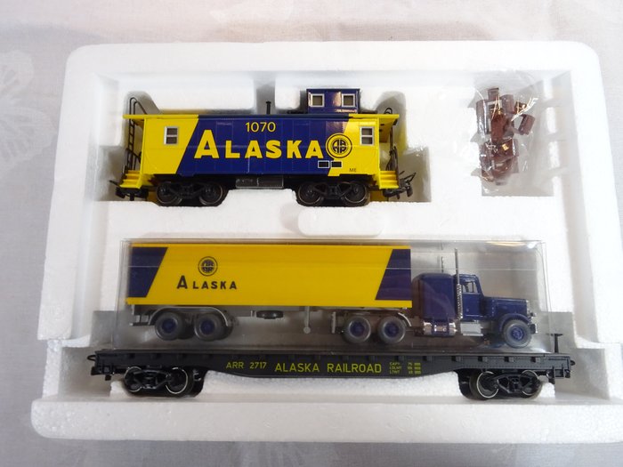 Märklin H0 - 4857 - Modellbahn-Güterwagenset (1) - Güterwagen-Set Alaska mit LKW - Alaska Railroad