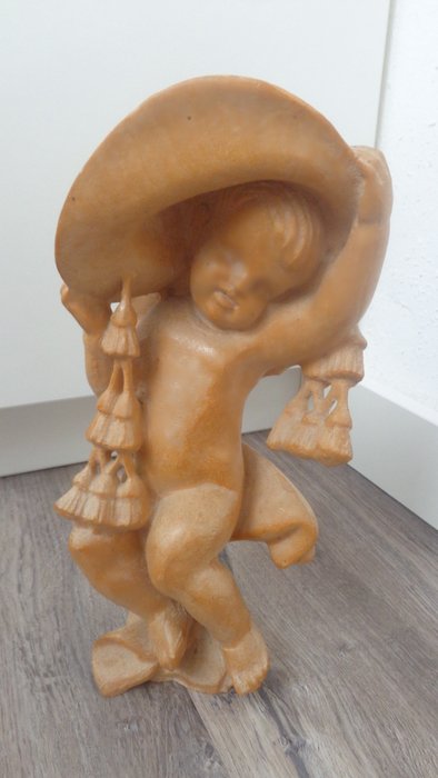 Schnitzerei, Holzfigur Engel mit Hut  - Kardinalsengel   Putto Putte - Heiligenfigur - 25 cm - Holz - 1980