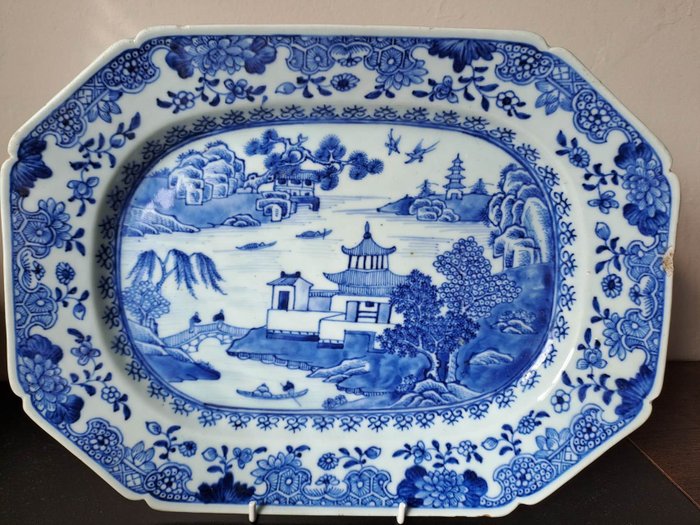 Tallerken - A fine Qing Dynasty Kangxi period (1622-1722) Chinese Blue and White rectangular charger - Porcelæn