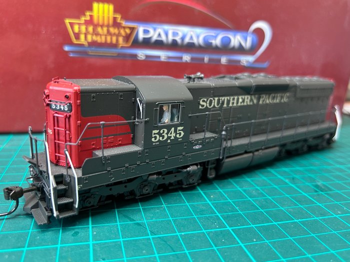 Broadway Limited Paragon 2 Series H0 - 2417 - 柴油火車 (1) - EMD SD9，數字，聲音 - Southern Pacific