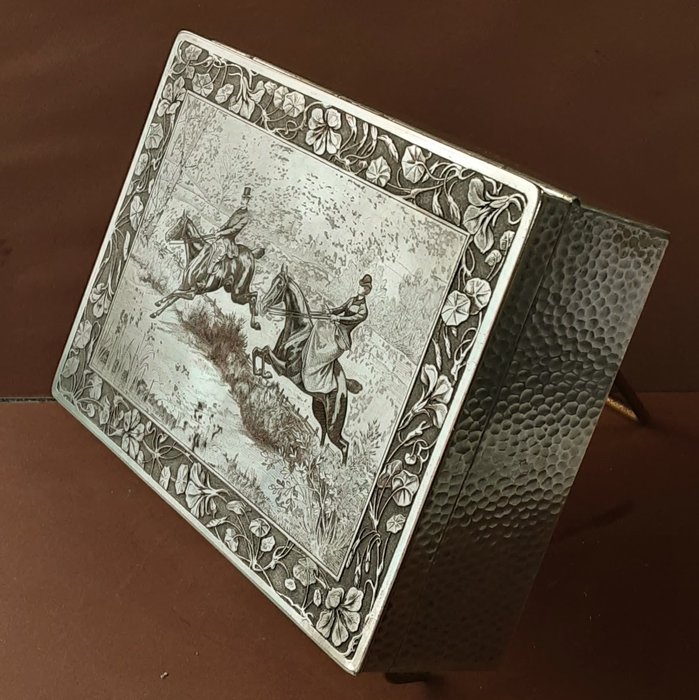 A. GEEL - Portagioie - Passeggiata a cavallo per una coppia del XIX secolo - Placcato argento