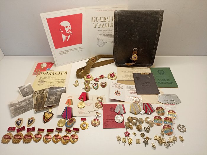 Ucraina - Medalie - Large lot of Militaria, Memorabilia, Insignia of Ukraine