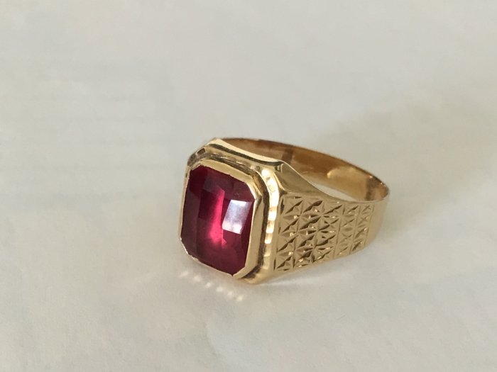 Ring - 14 kt Gelbgold Spinell 