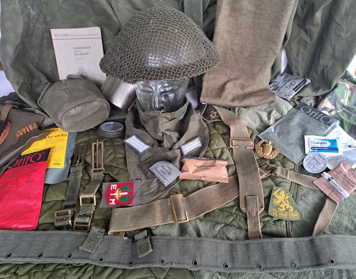 Netherlands - Army & Air Force - 42 Military items. - Military accessories