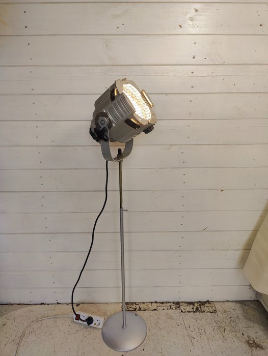 onbekend - Een prachtige theaterlamp met verstelbare statief - Lampa - Lampa podłogowa - Aluminium