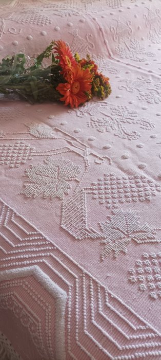 Pure art ! Spectacular linen quilt made on a handloom with a floral and geometric pattern, in - Bedspread  - 220 cm - 180 cm