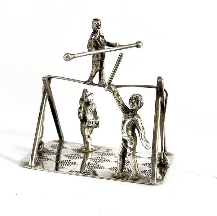 B. Verhoogt, Hoorn. Antieke handgemaakte miniatuur circusact met koorddanser - Miniature figurine - Sølv