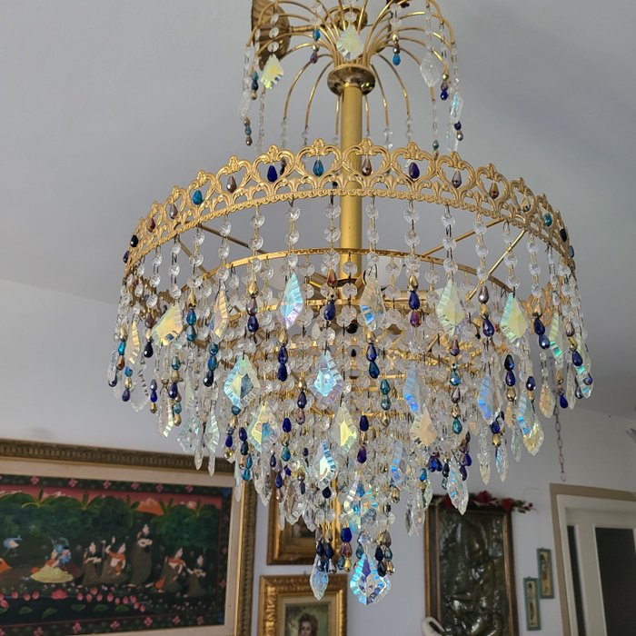 枝形吊燈 - 多彩多姿的水晶和黃銅