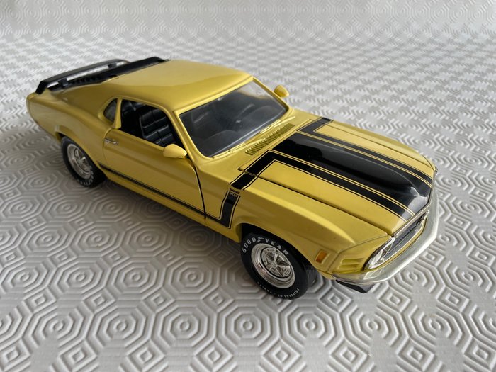 Ertl 1:18 - Miniatura de carro - Ford Mustang BOSS 302
