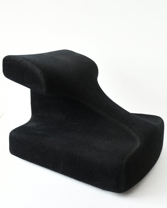 Runni Interiør A/S - Oddvin Rykken - Cadeira - Escultura de Equilíbrio - Aço, Veludos, enchimento de espuma