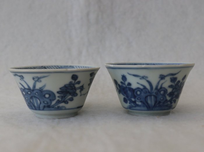 Ett par kinesiska Yongzheng blå och vita teskålar från Ca Mau skeppsvrak 1725 - Porslin - Kina - Yongzheng (1723-1735)