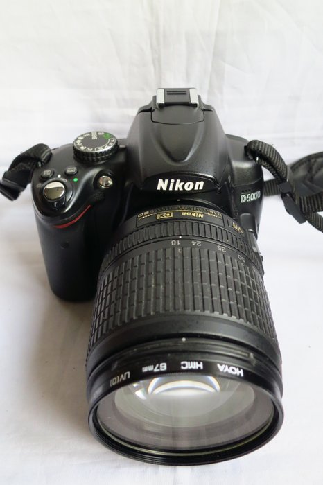 Nikon D5000 + Nikkor 18-105mm f3.5-5.6 G (DX) Fotocamera digitale