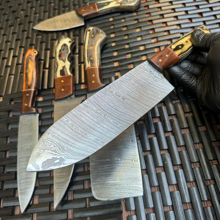 Kökskniv - Chef's knife - Damast, Professionella och traditionella 5, of Kind kompletta köksknivar Bäst för dina kök insmidda - Sydamerika