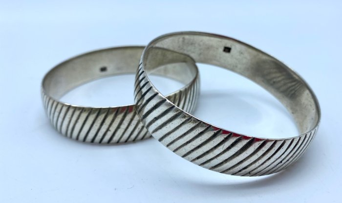 Een paar armbanden - Zilver - Marokko - eerste helft 20e eeuw