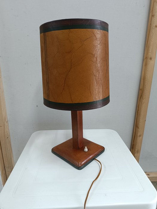 Lampa - zabytkowa lampa stołowa - Skóra